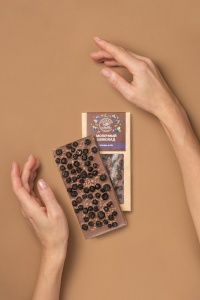Фото Молочный шоколад с черникой и семенами льна, 90 гр
